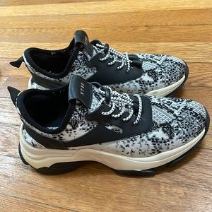 Steve Madden Sneakers